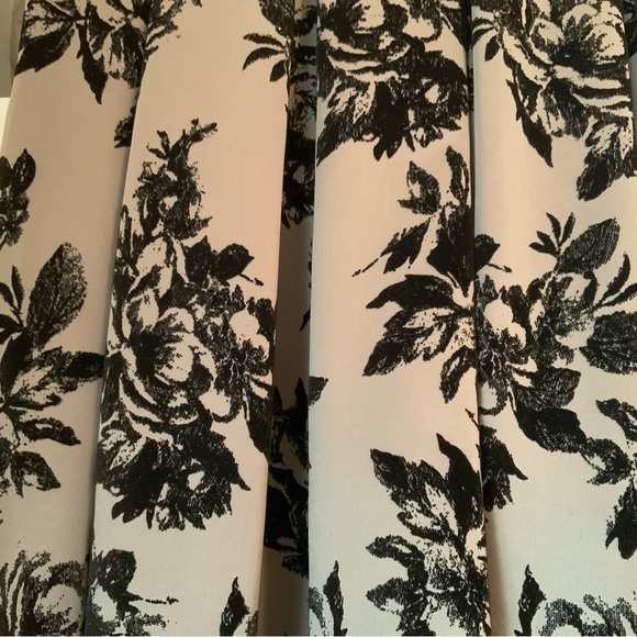 Faith & Joy Pleated Skirt Grey Silver Black Jacquard Pattern Size M - Picture 9 of 10